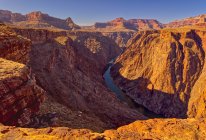 Colorado River view from West Plateau Point, Grand Canyon, Arizona, USA — стоковое фото