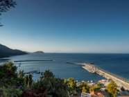 Вид з висоти на пристань, Аркос, Скіафос, Спорад, Греція — стокове фото
