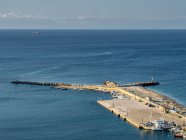 Vista aérea de un puerto deportivo, Arkos, Skiathos, Esporadas, Grecia - foto de stock