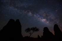 Galaxie de la voie lactée dans le ciel — Photo de stock