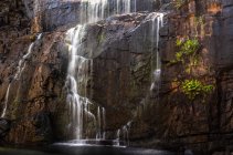 Wasserfall in den Bergen — Stockfoto