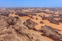 Vue aérienne des rochers du désert en Arabie Saoudite — Photo de stock