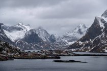 Stimmungsvoller Himmel über Reine, Moskenesoya, Lofoten, Nordland, Norwegen — Stockfoto