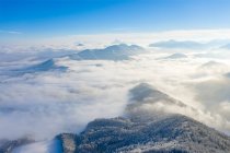 Vista aérea de las montañas cubiertas de nieve, Gaisberg, Salzburgo, Austria - foto de stock