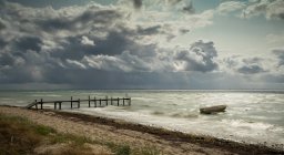 Академическая гребля на якоре на пляже, Sydals, Ютландия, Дания — стоковое фото