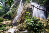 Sri Gethuk Wasserfall, Yogyakarta, Zentraljava, Indonesien — Stockfoto