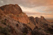 Ten Ewe Mountain bei Sonnenuntergang, Kofa National Wildlife Refuge, Arizona, Vereinigte Staaten — Stockfoto