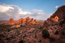 Sandstone Rock Formations at Sunset, The Windows Section, Arches National Park, Utah, Stati Uniti — Foto stock