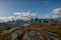 Trollfjord and mountain landscape, Lofoten, Nordland, Noruega - foto de stock