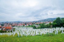 Cemitério memorial do mártir Kovaci, Sarajevo, Bósnia e Herzegovina — Fotografia de Stock