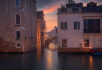 Шляхи венетії 172 (rio di santa caterina), вени, венето, італійські — стокове фото