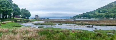 Руїни замку і бухта в Лохранзі, острів Арран, Шотландія, Велика Британія — стокове фото