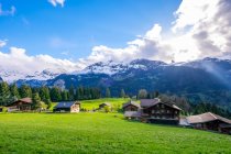 Paesaggio rurale villaggio, Lauterbrunnen, Berna, Svizzera — Foto stock
