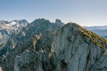 Climbers standing on top of mountain peak, Gosau, Gmunden, Upper Austria, Austria — Stock Photo