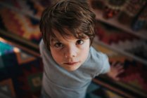 Крупным планом портрет маленького мальчика — стоковое фото