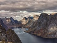 Vista desde Mt Reinebringen, Moskenes, Lofoten, Nordland, Noruega - foto de stock