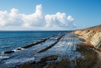 Praia rochosa, Flysch, Tarifa, Cádiz, Andaluzia, Espanha — Fotografia de Stock