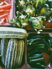 Ящики из овощей на рынке, Англия, Великобритания — стоковое фото