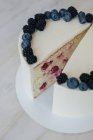 Close-up of a cake with blueberries and blackberries — Stock Photo