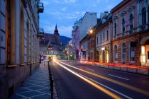 La calle de la ciudad vieja por la noche - foto de stock