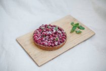Raspberry tart on a chopping board — Stock Photo