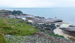 Côte rocheuse, île d'Arran, Écosse, Royaume-Uni — Photo de stock