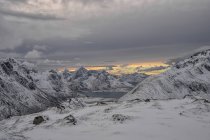 Winterlandschaft vom Litjnappstijn bei Napp, Flakstad, Lofoten, Nordland, Norwegen — Stockfoto
