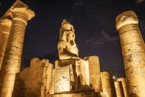 Templo de Luxor à noite, Luxor, Egito — Fotografia de Stock