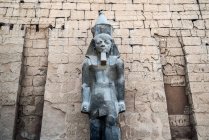 Scultura fuori dal tempio di Luxor, Luxor, Egitto — Foto stock