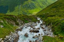 Alpine Creek in the mountains, Furka Mountain Pass, Швейцария — стоковое фото