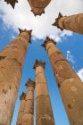 Korinthische Säulen im Artemis-Tempel, Jerasch, Jordanien — Stockfoto