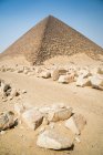 Красная пирамида в Некрополе Дахшур близ Каира, Египет — стоковое фото