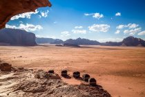 Luftaufnahme des Beduinen-Campingplatzes in der Wüste, Wadi Rum, Jordanien — Stockfoto