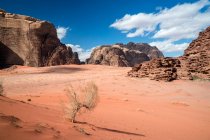 Пустынный пейзаж, Вади Рам, Иордания — стоковое фото