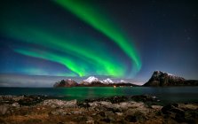 Luci settentrionali sul Monte Himmeltinden, Lofoten, Nordland, Norvegia — Foto stock