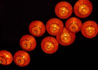 Китайские фонари ночью — стоковое фото