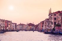 Stadtbild bei Sonnenaufgang, Venedig, Venetien, Italien — Stockfoto