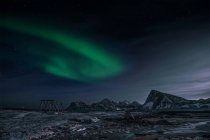 Северное сияние, Sandnes, Flakstad, Lofoten, Nordland, Norway — стоковое фото