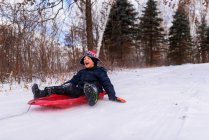 Boy on a sledge laughing, Wisconsin, Stati Uniti — Foto stock