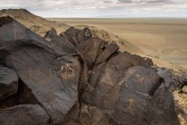 Petróglifos antigos em rochas, Khavstsgait, Deserto de Gobi, Omnogovi, Mongólia — Fotografia de Stock