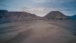 Vista pitoresca do vale sem fim nas montanhas — Fotografia de Stock