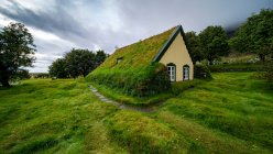 Церковь Хофскиркья, Хоф, Юго-Восточная Исландия — стоковое фото