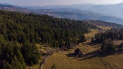 Paisaje rural de montaña, Bosnia y Herzegovina - foto de stock