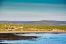 Vista sul paesaggio costiero dal mare, Isole Orcadi, Scozia, Regno Unito — Foto stock