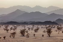 Гірський краєвид у пустелі (Саудівська Аравія). — стокове фото