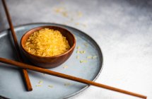 Concept de jeûne intermittent minimaliste avec un bol de riz — Photo de stock