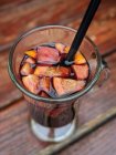 Close-up of a glass of mulled wine with oranges and spices — Stock Photo