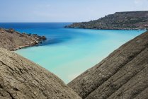 Vue sur le paysage marin côtier de la lagune, Ghanj Tuffieha, Malte — Photo de stock