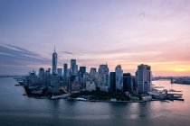 Financial district cityscape with one world trade center at sunset, Manhattan, New York, USA — Stock Photo
