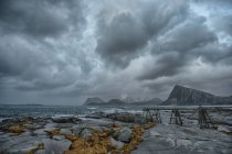Tempestade de outono sobre paisagem costeira, Lofoten, Nordland, Noruega — Fotografia de Stock